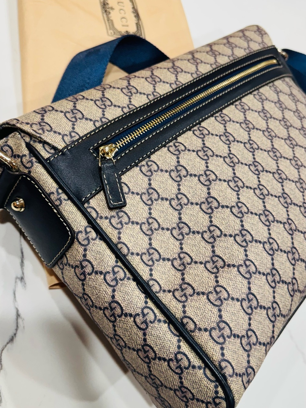 GUCCI Beige Monogram Messenger Bag with Navy Trim - Picture 4 of 11